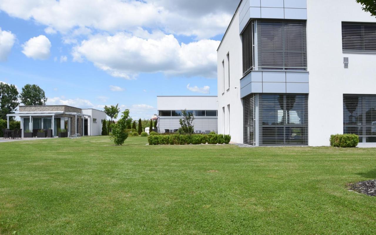 Hotel Harmony Medical & Wellness-Free Parking, 1,8Km From The Center Kroměříž Exterior foto