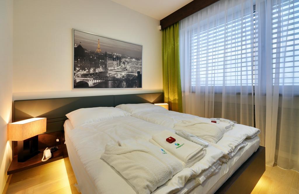 Hotel Harmony Medical & Wellness-Free Parking, 1,8Km From The Center Kroměříž Quarto foto