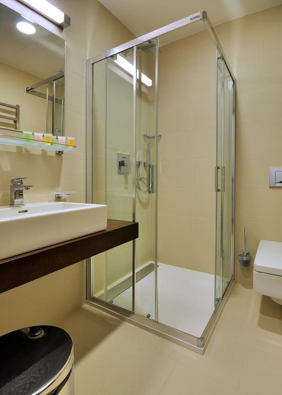 Hotel Harmony Medical & Wellness-Free Parking, 1,8Km From The Center Kroměříž Quarto foto