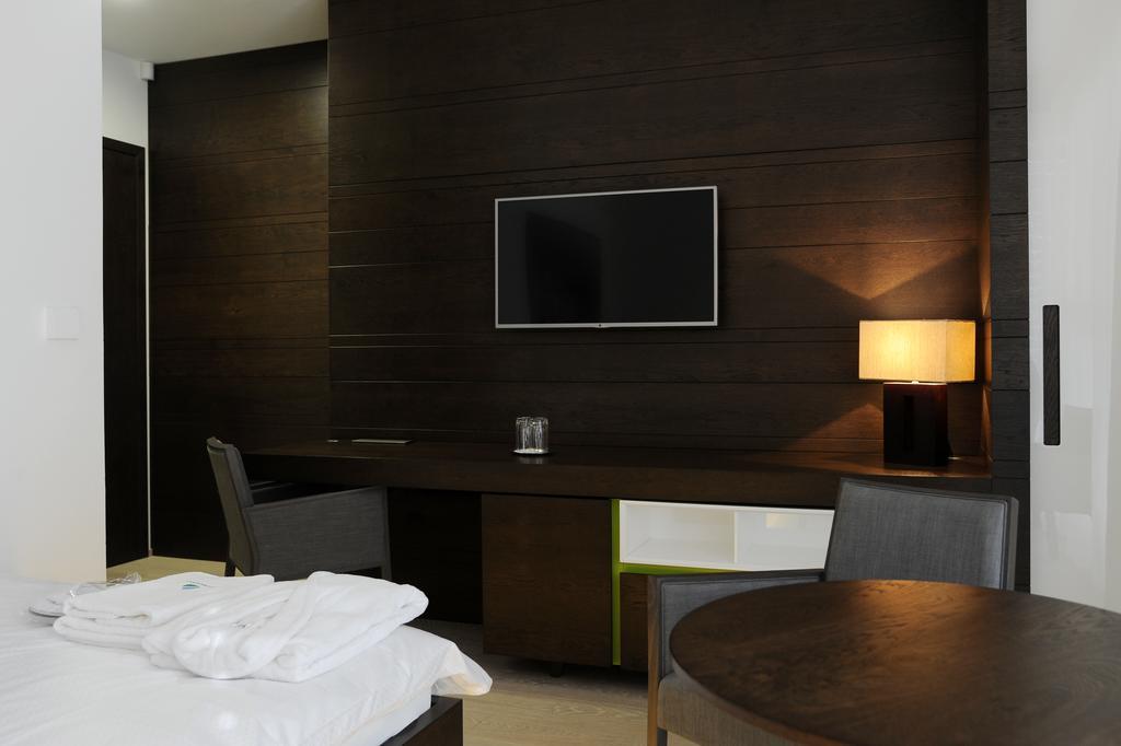 Hotel Harmony Medical & Wellness-Free Parking, 1,8Km From The Center Kroměříž Quarto foto